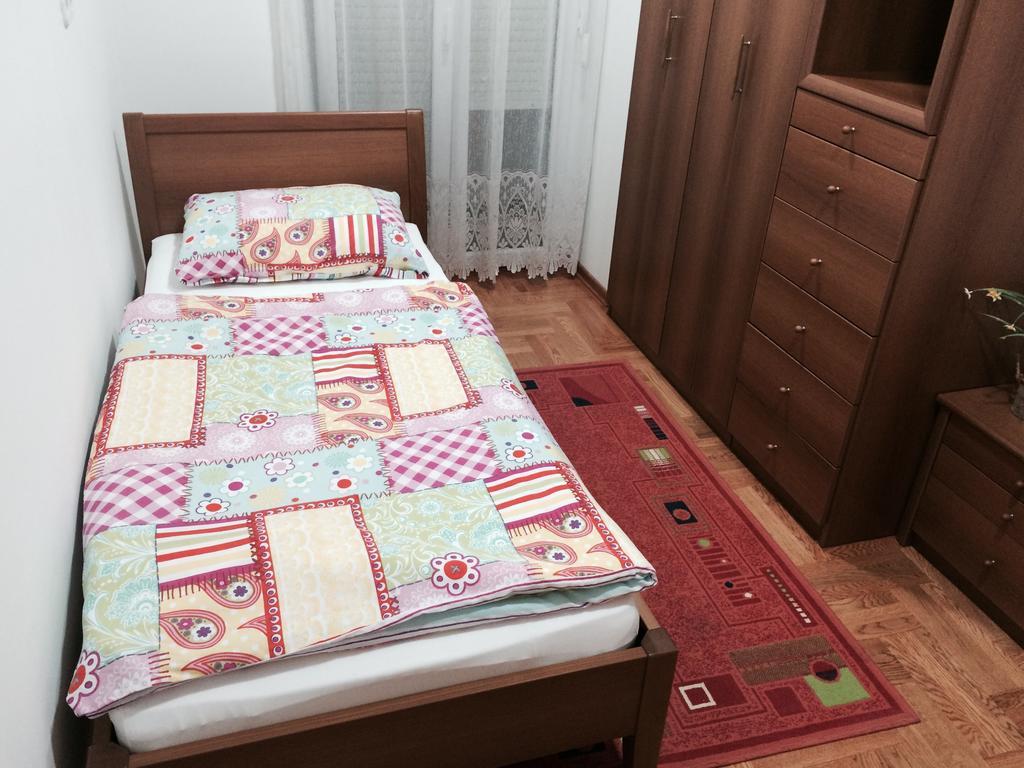 Guest House Seperic ヤストレバースコ エクステリア 写真
