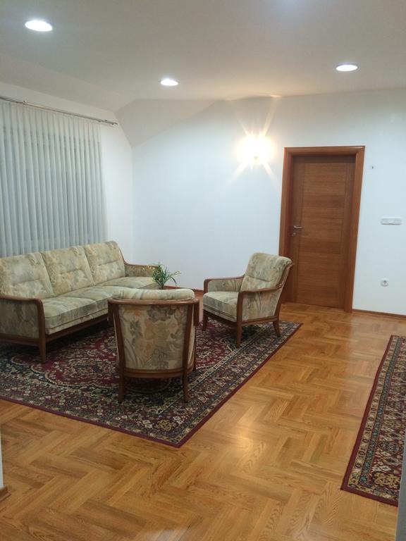 Guest House Seperic ヤストレバースコ エクステリア 写真